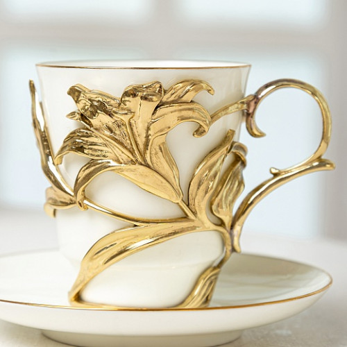 Чашка чайная из фарфора ИФЗ в подстаканнике из латуни "Лилия"