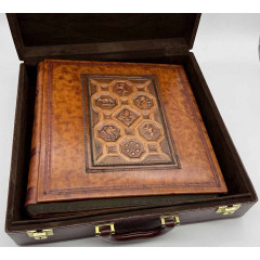 Медичи кожаный в кейсе с барельефом