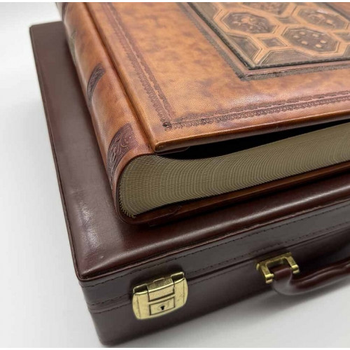 Медичи кожаный в кейсе с барельефом