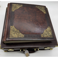 Modern кожаный альбом в кейсе